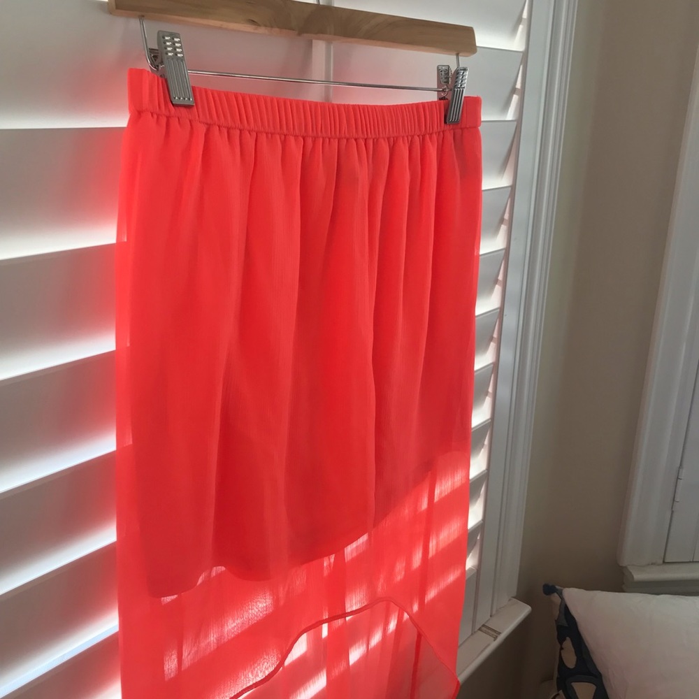 Express High-Low Skirt - Picture 2 of 3
